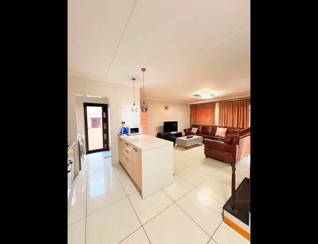 4 BEDROOM HOUSE FOR SALE IN SUMMERSET